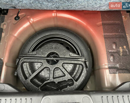 Красный Форд Фиеста, объемом двигателя 1.6 л и пробегом 189 тыс. км за 8999 $, фото 10 на Automoto.ua