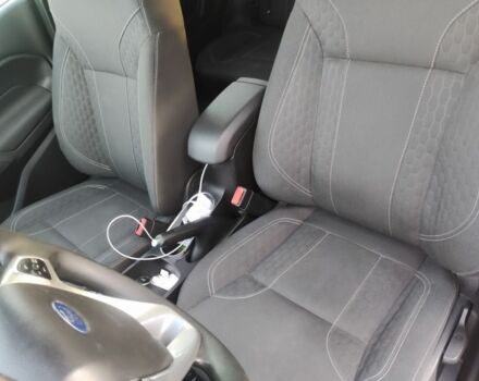 Червоний Форд Фієста, об'ємом двигуна 1.6 л та пробігом 170 тис. км за 8600 $, фото 3 на Automoto.ua