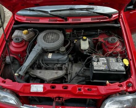 Красный Форд Фиеста, объемом двигателя 1.1 л и пробегом 3 тыс. км за 1350 $, фото 5 на Automoto.ua