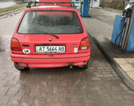 Красный Форд Фиеста, объемом двигателя 1 л и пробегом 244 тыс. км за 300 $, фото 2 на Automoto.ua