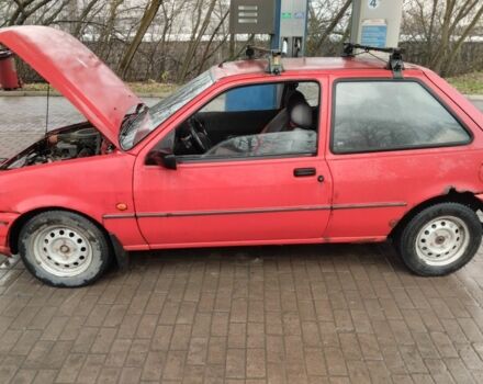 Красный Форд Фиеста, объемом двигателя 1 л и пробегом 244 тыс. км за 300 $, фото 1 на Automoto.ua