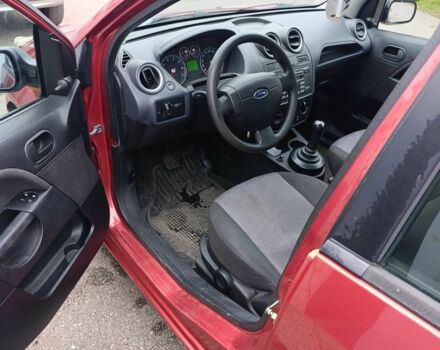 Червоний Форд Фієста, об'ємом двигуна 1.4 л та пробігом 180 тис. км за 4200 $, фото 8 на Automoto.ua