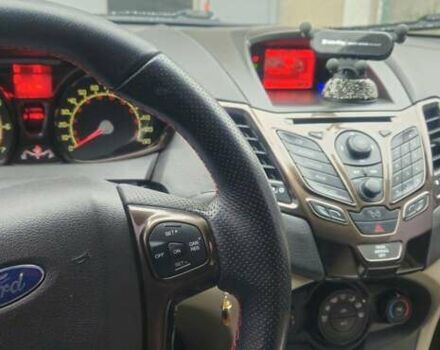 Червоний Форд Фієста, об'ємом двигуна 1.6 л та пробігом 166 тис. км за 7200 $, фото 6 на Automoto.ua