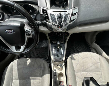 Красный Форд Фиеста, объемом двигателя 1.6 л и пробегом 227 тыс. км за 6700 $, фото 8 на Automoto.ua