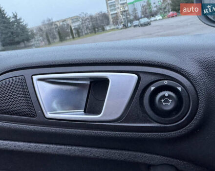 Красный Форд Фиеста, объемом двигателя 1.6 л и пробегом 150 тыс. км за 6599 $, фото 57 на Automoto.ua