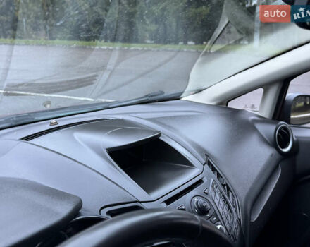 Красный Форд Фиеста, объемом двигателя 1.6 л и пробегом 150 тыс. км за 6599 $, фото 63 на Automoto.ua