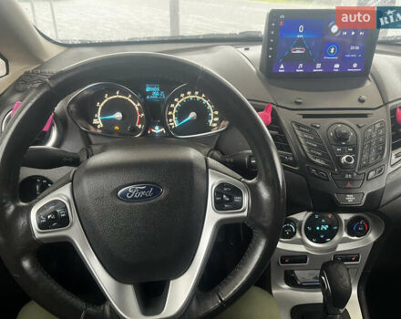 Червоний Форд Фієста, об'ємом двигуна 1.6 л та пробігом 243 тис. км за 7500 $, фото 13 на Automoto.ua