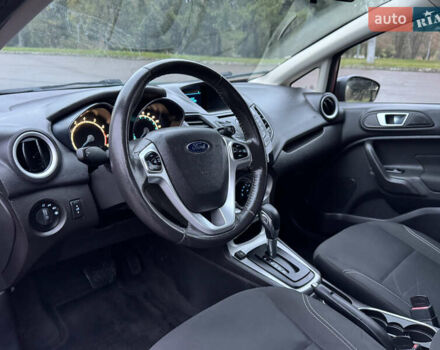 Красный Форд Фиеста, объемом двигателя 1.6 л и пробегом 150 тыс. км за 6599 $, фото 52 на Automoto.ua