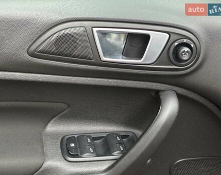 Красный Форд Фиеста, объемом двигателя 1.6 л и пробегом 251 тыс. км за 6900 $, фото 13 на Automoto.ua