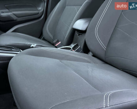 Красный Форд Фиеста, объемом двигателя 1.6 л и пробегом 150 тыс. км за 6599 $, фото 59 на Automoto.ua