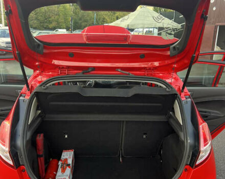 Червоний Форд Фієста, об'ємом двигуна 1 л та пробігом 95 тис. км за 9000 $, фото 29 на Automoto.ua