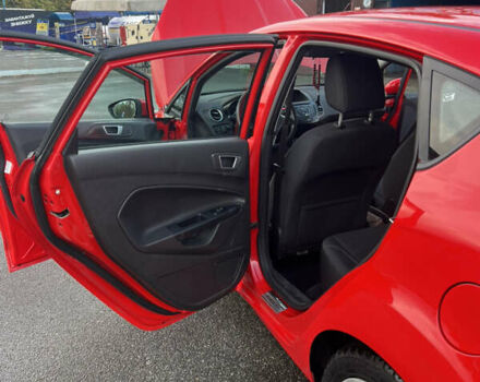 Червоний Форд Фієста, об'ємом двигуна 1 л та пробігом 95 тис. км за 9000 $, фото 28 на Automoto.ua