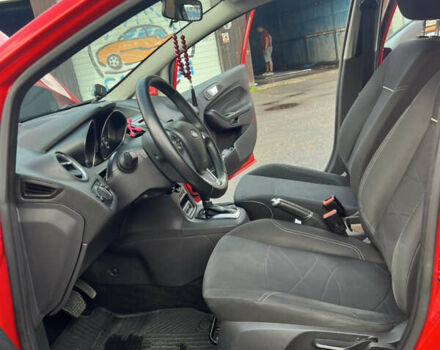 Червоний Форд Фієста, об'ємом двигуна 1 л та пробігом 95 тис. км за 9000 $, фото 24 на Automoto.ua