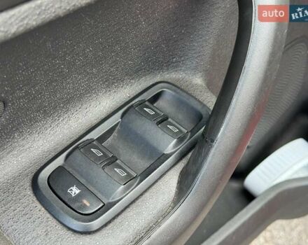 Форд Фиеста 2016 в Виннице на Automoto.ua Красный Форд Фиеста, объемом двигателя 1.6 л и пробегом 136 тыс. км за 7690 $, фото 12 на Automoto.ua