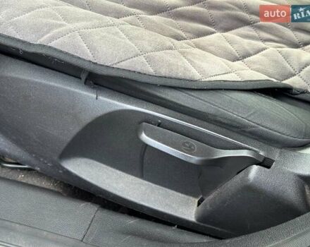 Форд Фиеста 2016 в Виннице на Automoto.ua Красный Форд Фиеста, объемом двигателя 1.6 л и пробегом 136 тыс. км за 7690 $, фото 15 на Automoto.ua