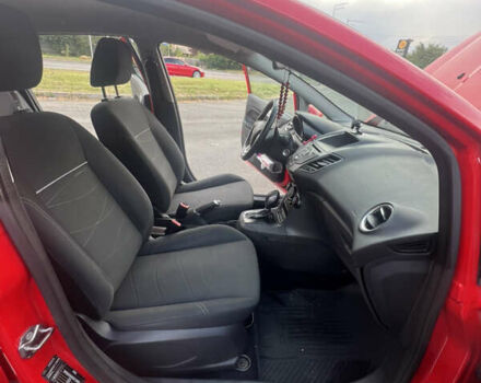 Червоний Форд Фієста, об'ємом двигуна 1 л та пробігом 95 тис. км за 9000 $, фото 20 на Automoto.ua