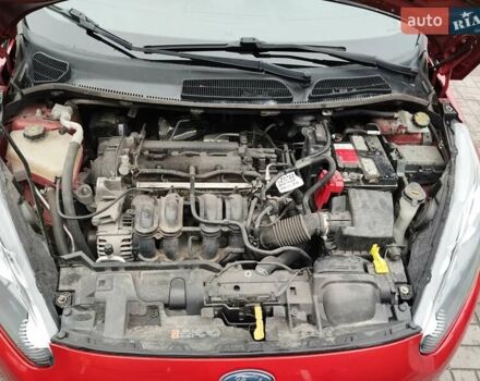 Красный Форд Фиеста, объемом двигателя 1.6 л и пробегом 92 тыс. км за 9100 $, фото 5 на Automoto.ua