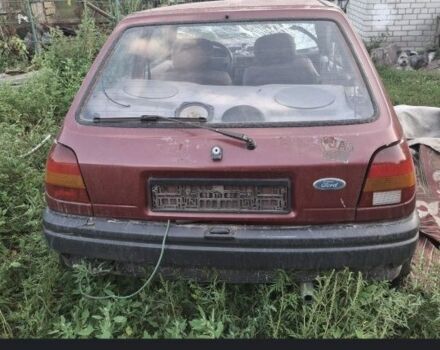 Красный Форд Фиеста, объемом двигателя 1 л и пробегом 200 тыс. км за 550 $, фото 1 на Automoto.ua