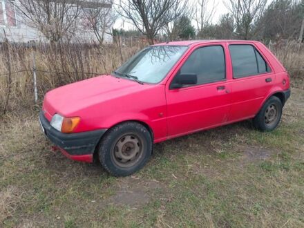 Красный Форд Фиеста, объемом двигателя 1.2 л и пробегом 3 тыс. км за 1000 $, фото 1 на Automoto.ua