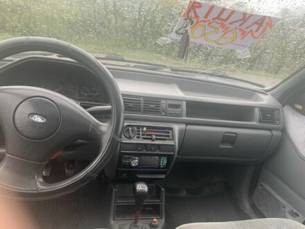 Червоний Форд Фієста, об'ємом двигуна 1.1 л та пробігом 156 тис. км за 650 $, фото 1 на Automoto.ua