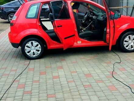 Форд Фиеста 2005 в Измаиле на Automoto.ua Красный Форд Фиеста, объемом двигателя 13 л и пробегом 211 тыс. км за 4500 $, фото 1 на Automoto.ua