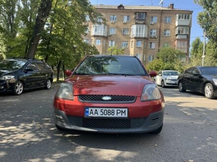 Красный Форд Фиеста, объемом двигателя 1.3 л и пробегом 218 тыс. км за 3100 $, фото 1 на Automoto.ua