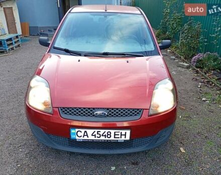 Красный Форд Фиеста, объемом двигателя 1.3 л и пробегом 180 тыс. км за 3800 $, фото 1 на Automoto.ua