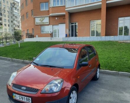 Красный Форд Фиеста, объемом двигателя 1.3 л и пробегом 121 тыс. км за 4500 $, фото 1 на Automoto.ua