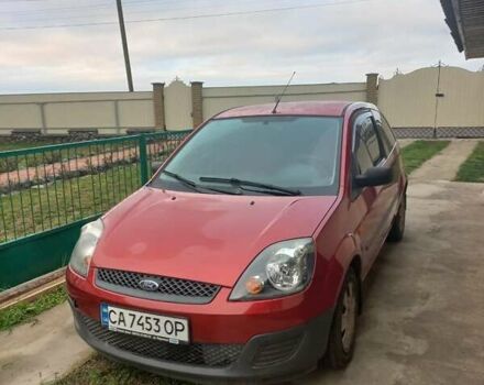 Красный Форд Фиеста, объемом двигателя 1.3 л и пробегом 85 тыс. км за 4200 $, фото 1 на Automoto.ua
