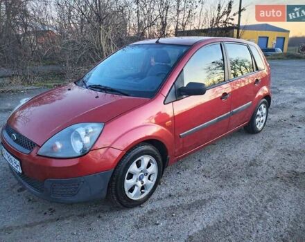 Красный Форд Фиеста, объемом двигателя 1.24 л и пробегом 200 тыс. км за 3600 $, фото 1 на Automoto.ua