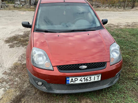Форд Фиеста 2006 в Запорожье на Automoto.ua Красный Форд Фиеста, объемом двигателя 1.39 л и пробегом 154 тыс. км за 4200 $, фото 1 на Automoto.ua