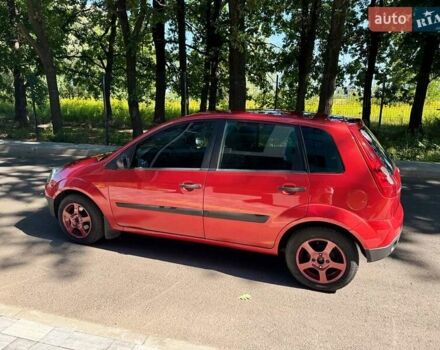 Красный Форд Фиеста, объемом двигателя 1.2 л и пробегом 219 тыс. км за 3600 $, фото 1 на Automoto.ua
