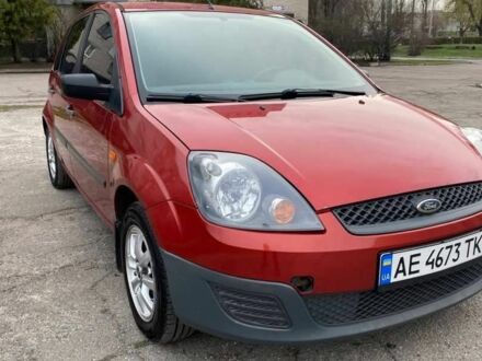Красный Форд Фиеста, объемом двигателя 1.2 л и пробегом 175 тыс. км за 3900 $, фото 1 на Automoto.ua