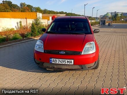 Красный Форд Фиеста, объемом двигателя 1.3 л и пробегом 230 тыс. км за 3200 $, фото 1 на Automoto.ua