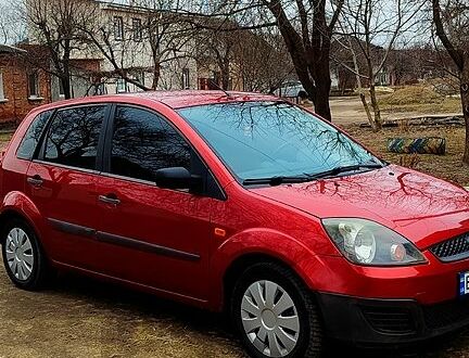 Форд Фиеста 2006 в Сумах на Automoto.ua Красный Форд Фиеста, объемом двигателя 1.4 л и пробегом 137 тыс. км за 4650 $, фото 1 на Automoto.ua
