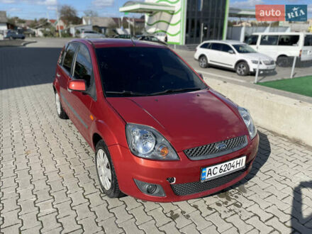 Форд Фієста 2007 у Нововолинськ на Automoto.ua Червоний Форд Фієста, об'ємом двигуна 1.39 л та пробігом 90 тис. км за 4300 $, фото 1 на Automoto.ua