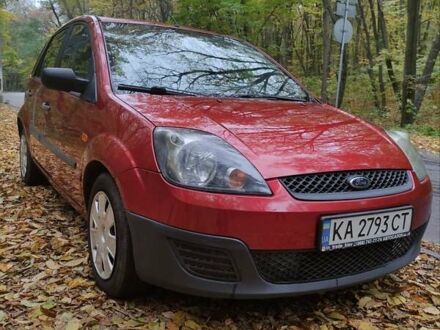 Красный Форд Фиеста, объемом двигателя 1.24 л и пробегом 208 тыс. км за 3800 $, фото 1 на Automoto.ua
