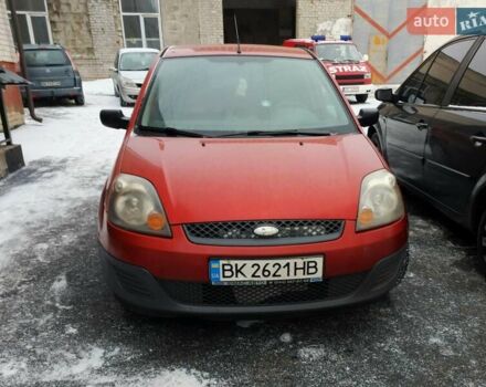 Красный Форд Фиеста, объемом двигателя 1.4 л и пробегом 180 тыс. км за 3900 $, фото 1 на Automoto.ua