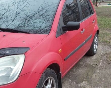 Червоний Форд Фієста, об'ємом двигуна 1.2 л та пробігом 276 тис. км за 3100 $, фото 1 на Automoto.ua