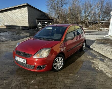 Красный Форд Фиеста, объемом двигателя 1.3 л и пробегом 300 тыс. км за 2200 $, фото 1 на Automoto.ua