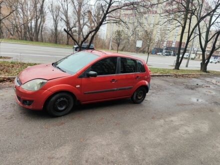 Красный Форд Фиеста, объемом двигателя 1.2 л и пробегом 250 тыс. км за 1650 $, фото 1 на Automoto.ua