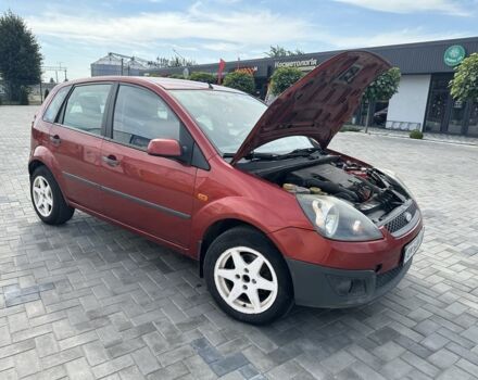 Красный Форд Фиеста, объемом двигателя 1.4 л и пробегом 249 тыс. км за 3750 $, фото 1 на Automoto.ua