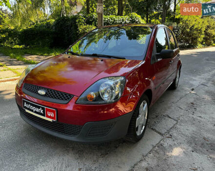 Червоний Форд Фієста, об'ємом двигуна 1.4 л та пробігом 183 тис. км за 3900 $, фото 1 на Automoto.ua