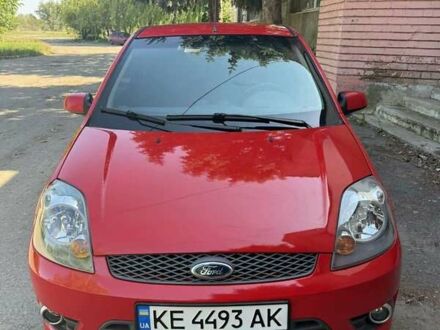 Форд Фиеста 2007 в Днепре (Днепропетровске) на Automoto.ua Красный Форд Фиеста, объемом двигателя 2 л и пробегом 142 тыс. км за 5500 $, фото 1 на Automoto.ua