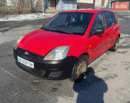 Червоний Форд Фієста, об'ємом двигуна 1.24 л та пробігом 350 тис. км за 1650 $, фото 1 на Automoto.ua