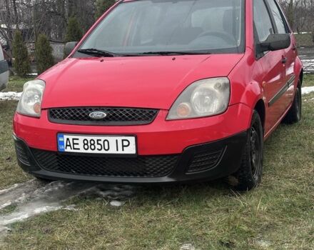 Красный Форд Фиеста, объемом двигателя 1.2 л и пробегом 180 тыс. км за 3400 $, фото 1 на Automoto.ua