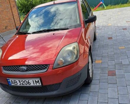 Червоний Форд Фієста, об'ємом двигуна 1.39 л та пробігом 112 тис. км за 4700 $, фото 1 на Automoto.ua