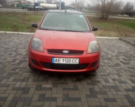 Красный Форд Фиеста, объемом двигателя 1.4 л и пробегом 300 тыс. км за 2700 $, фото 1 на Automoto.ua