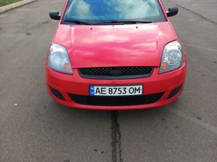 Красный Форд Фиеста, объемом двигателя 1.3 л и пробегом 160 тыс. км за 2800 $, фото 1 на Automoto.ua