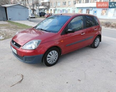 Красный Форд Фиеста, объемом двигателя 1.2 л и пробегом 240 тыс. км за 2600 $, фото 1 на Automoto.ua